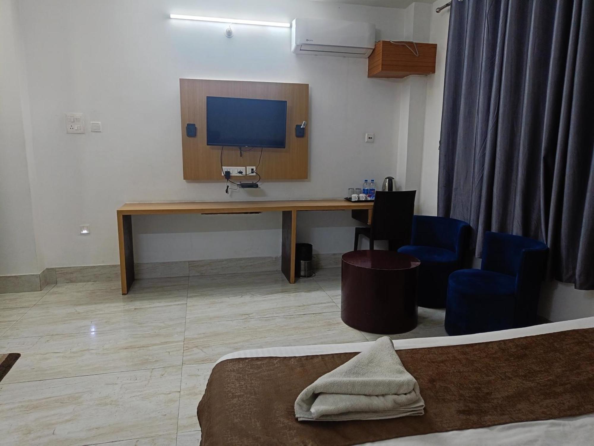 Hotel Mirana Guwahati Ngoại thất bức ảnh
